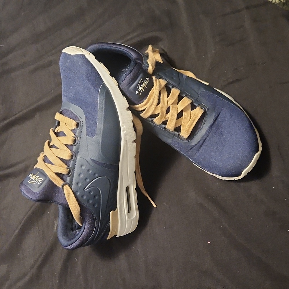 Womens Nike Airmax, color navy blue, size 9